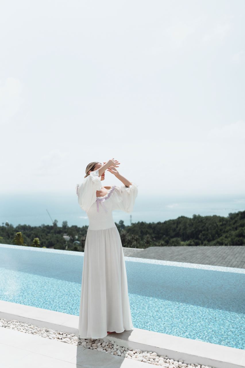 White dress with elastic corset